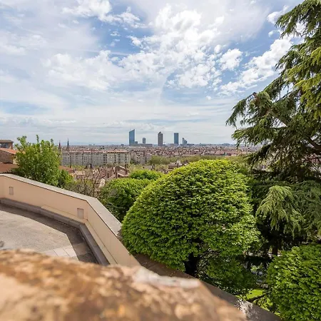 Overlooking Fourviere Balcony * 里昂